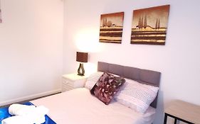 Chimes-Company & Family Stay, 2 Bedroom House + Free Parking